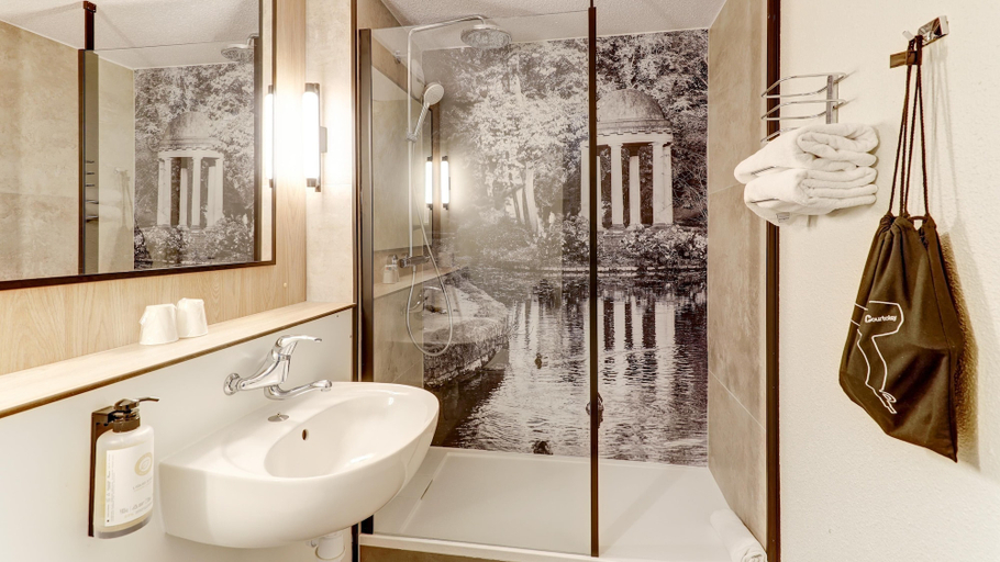 Bathroom 3, Campanile NATURE - Moulins Avermes, Allier
