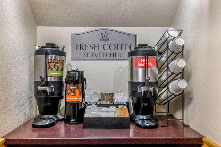 Food & Drinks 4, Super 8 by Wyndham Cody, Park