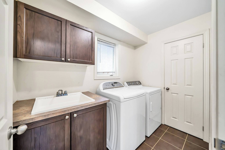 Laundry, 4 Tvs, Multiple Channels, King Bed, And More!!, Durham