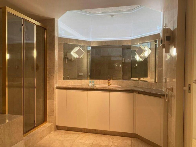 Bathroom 3, Meridian Tower Apartments, Gold Coast
