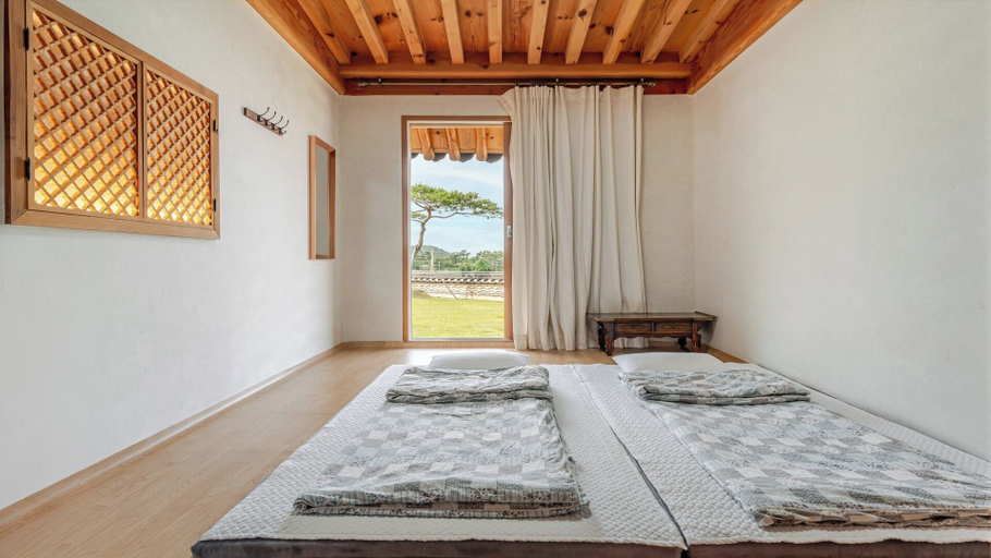 Bedroom 2, Gyeongju Hanokhotel Chunchugwan, Gyeongju