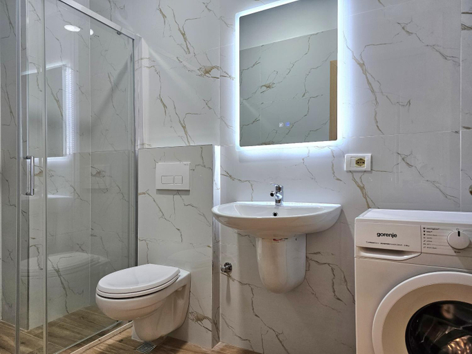 Bathroom 3, Amazing Center Sea View Apartment, Sarandës