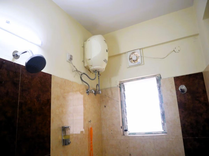 Bathroom 3, Shree Laxmi Guest House, Kolkata