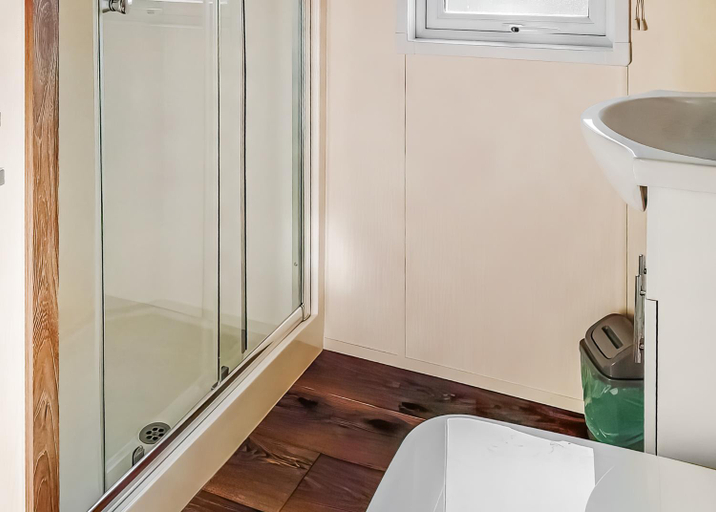 Bathroom 3, Looe Coastal Retreat, Cornwall