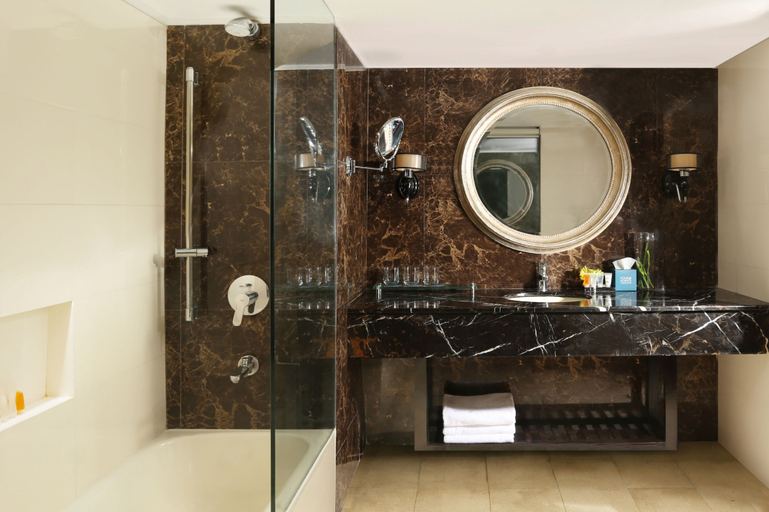 Bathroom 5, Four Points by Sheraton Lahore, Lahore