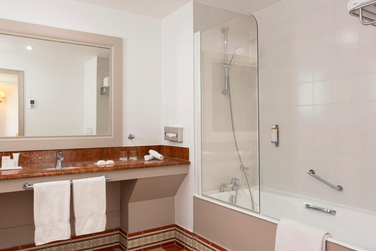 Bathroom 4, Hotel Barriere Le Grand Hotel Enghien Les Bains, Val-d'Oise