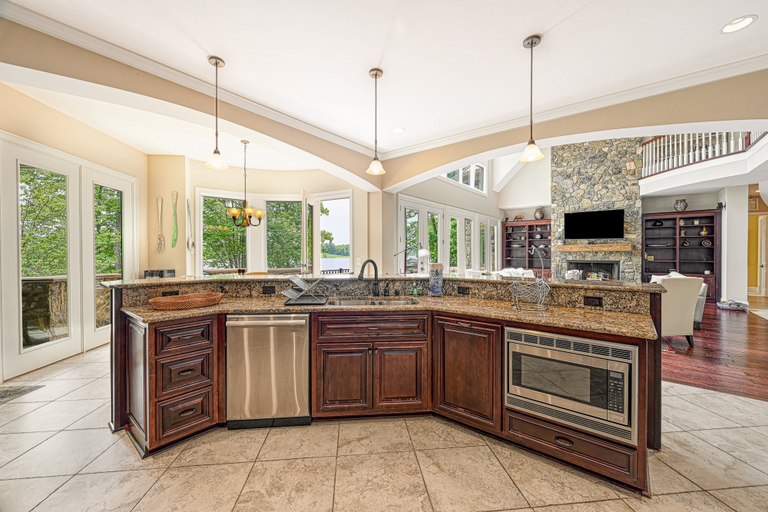 Private kitchen 2, Spacious Waterfront House With Private hot Tub, Sauna, Pool Table, Louisa