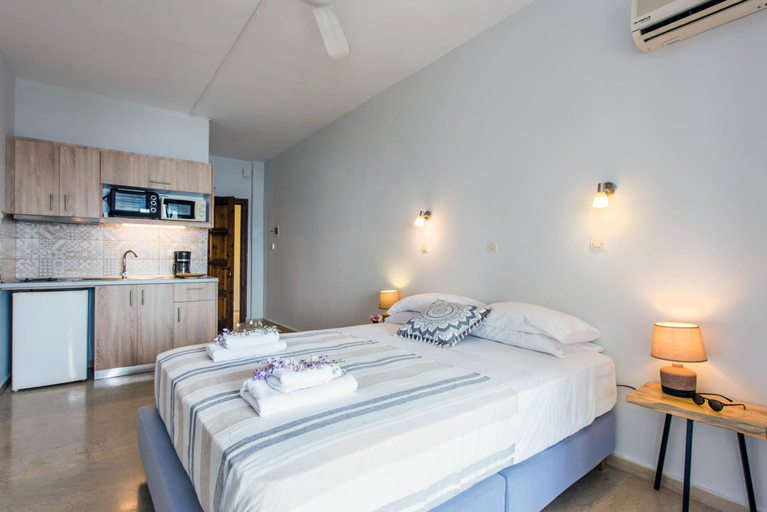 Room 4, Hotel Barbati - Studio With Sea Mountain Views, Ionian Islands