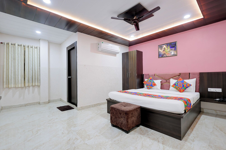 Room 4, Fabhotel Imperial 900 m from Sarnath Museum, Varanasi