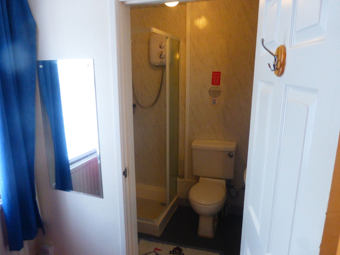Bathroom 4, Gleneagles Guest House, Dorset