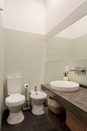 Bathroom 4, São Mamede Downtown Apartment, Lisbon