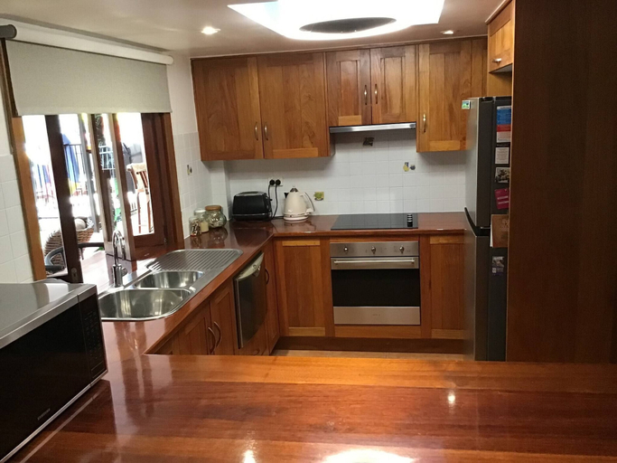 Interior 3, Oasis Leafy Whitfield, Cairns