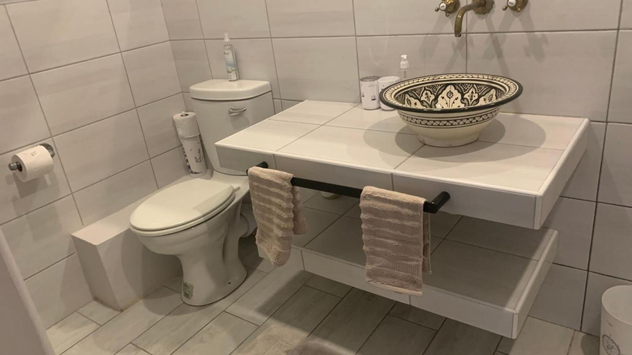 Bathroom 2, The Gallery Self catering, Overberg