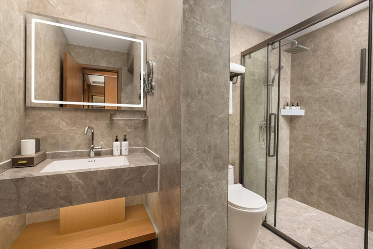 Bathroom 3, Days lnn by Wyndham Yantai Penglai, Yantai