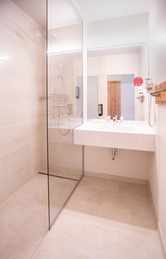 Bathroom 4, COOEE alpin Hotel Dachstein, Gmunden