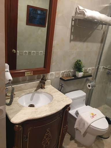 Bathroom 5, Sunlight Hotel Coron, Coron