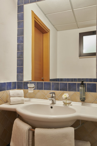 Bathroom 5, Torreserena Resort, Taranto