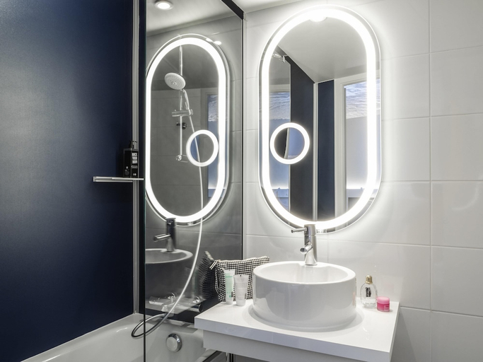 Bathroom 5, ibis Paris Nation Davout, Paris