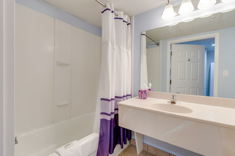 Bathroom 4, Bonita Beach Hotel, Worcester