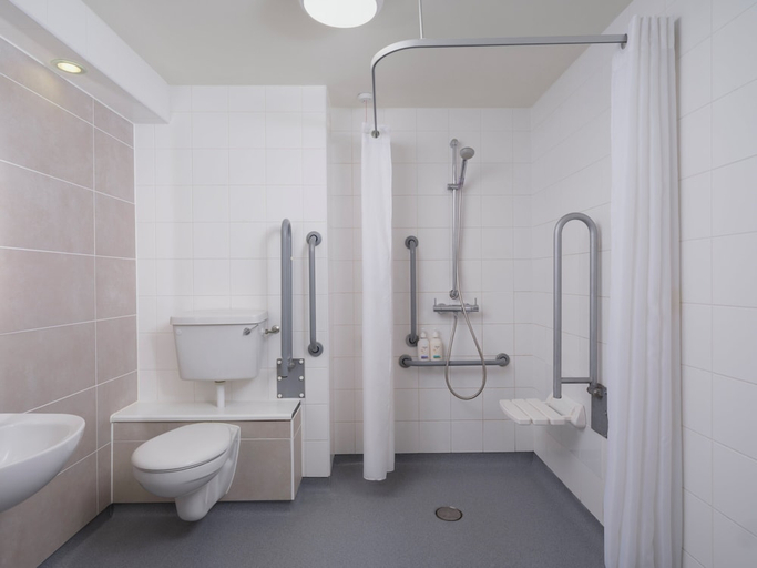 Bathroom 3, Garner Hotel Wolverhampton by IHG, Wolverhampton