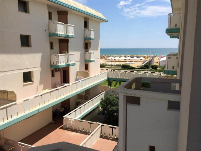 Balcony 2, Sea View Flat in Bibione for Four Guests, Venezia