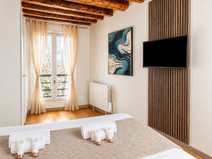 Bedroom 3, 1619 Colombier, Paris