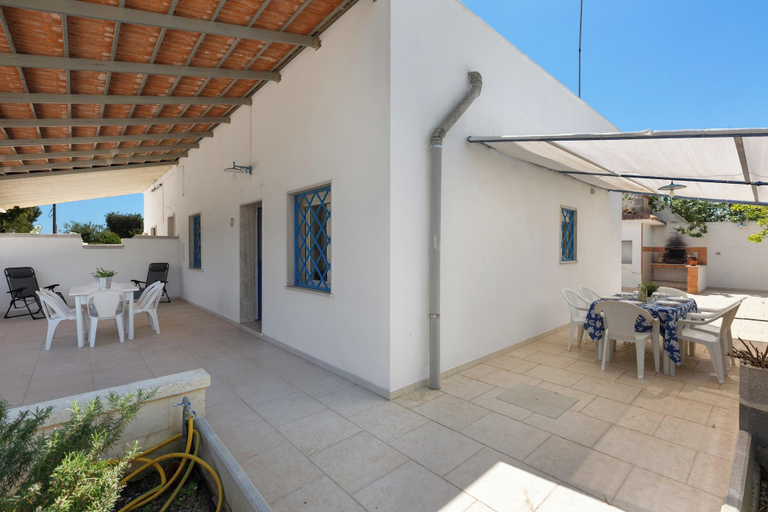 Front of property 2, 2957 Casa Uccio by Barbarhouse, Taranto