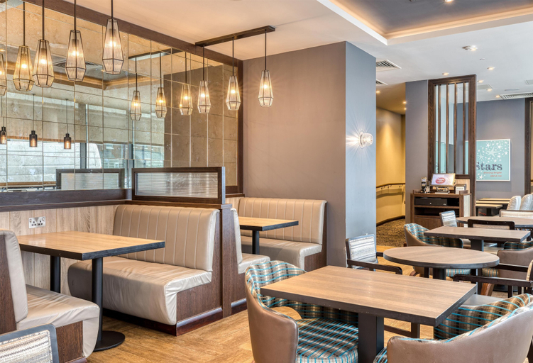 Food & Drinks 5, Premier Inn Dublin Cc Gloucester St South, Dublin