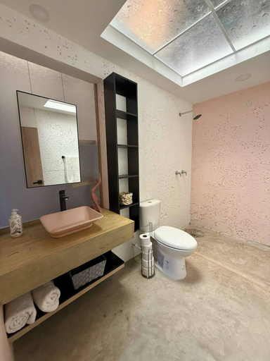 Bathroom 5, Luxury Beachfront House Steps From the Sea, Puerto Colombia
