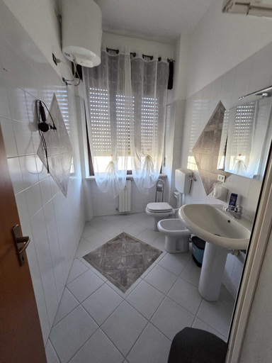 Bathroom 5, Hermoso Housing Spinetta, Alessandria