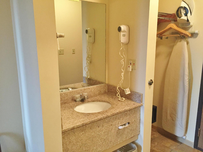 Bathroom 4, Junction City, Geary