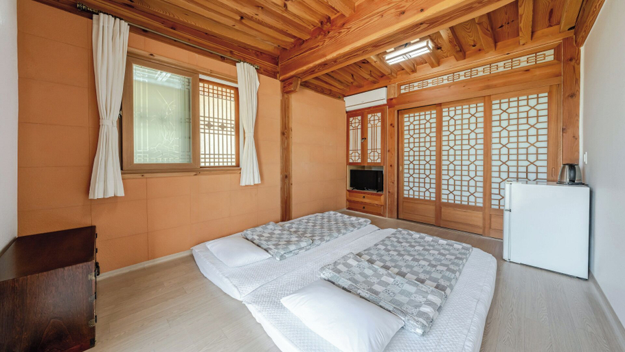Bedroom 2, Gyeongju Hanokhotel Chunchugwan, Gyeongju