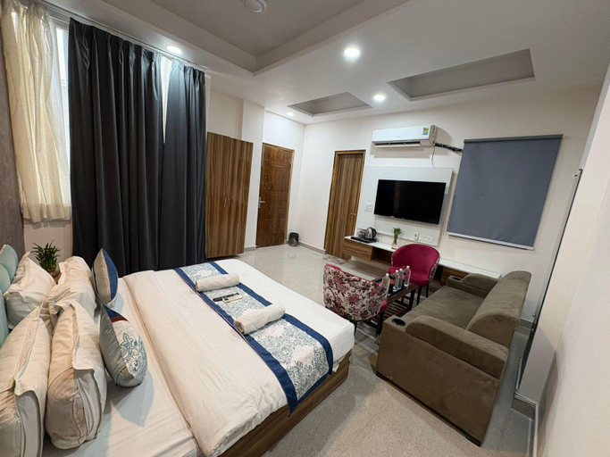 Bedroom 1, Hotel The Grand Orchid, Gautam Buddha Nagar