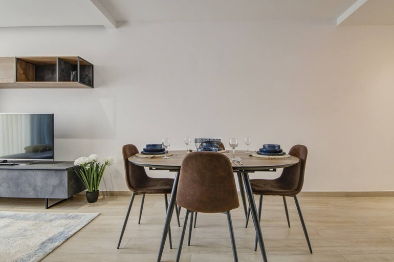 Dining room 3, Beautiful 2 BDR Penthouse Near Valletta Sleeps 6