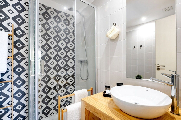 Bathroom 4, Porto Downtown Studio with Balcony, Porto