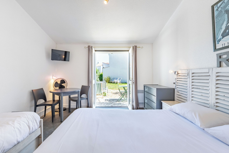 Bedroom 5, Le Parasol, Charente-Maritime