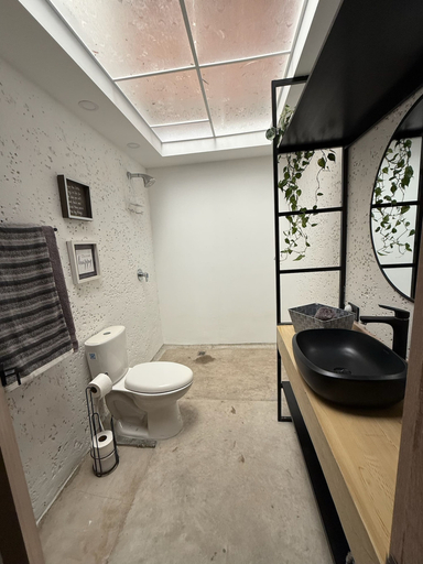 Bathroom 2, Luxury Beachfront House Steps From the Sea, Puerto Colombia