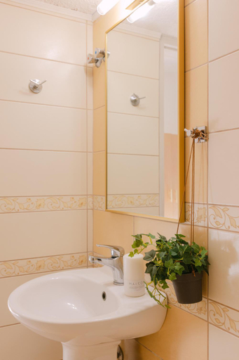 Bathroom 4, Perla Apartments, Crete