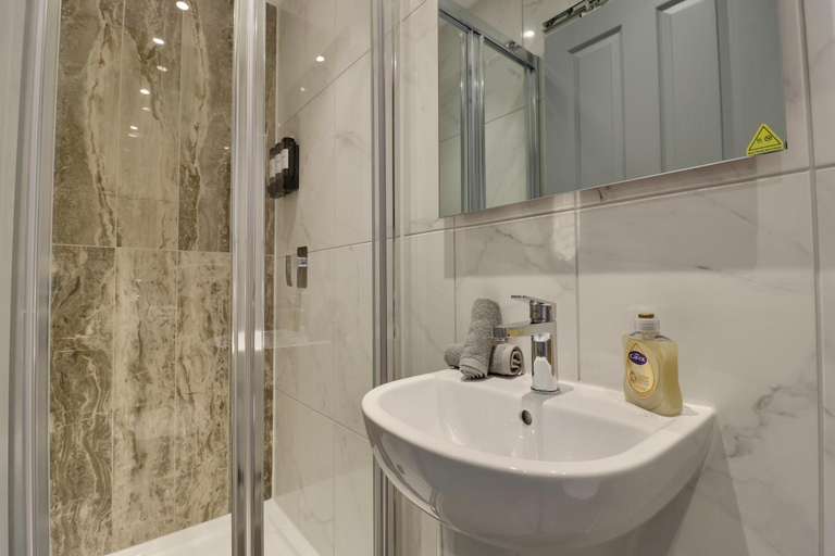 Bathroom 3, High Street, Southampton