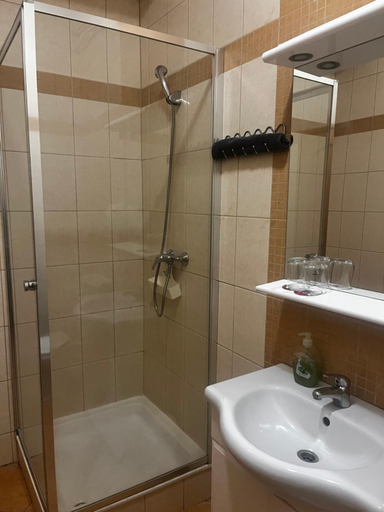 Bathroom 2, Aldos Panzio, Csorna