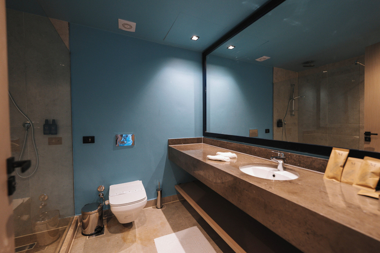 Bathroom 5, M Hotels at Porto Marina, Ad-Dukhaylah