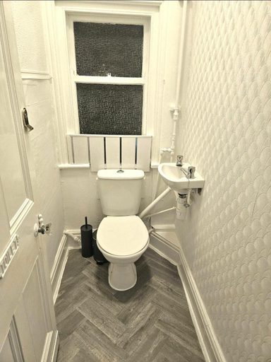 Bathroom 4, Hotel Claytou, Blackpool