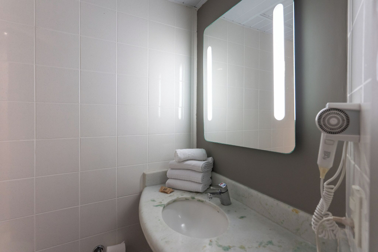 Bathroom 4, ibis Sorocaba, Sorocaba