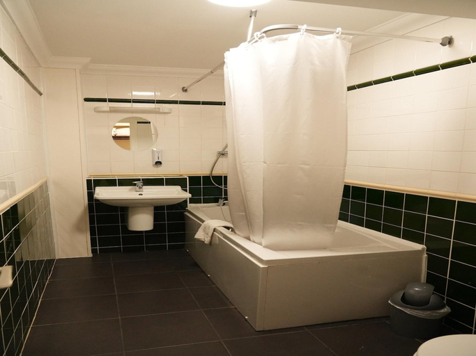 Bathroom 4, Deluxe Double Room, Derby