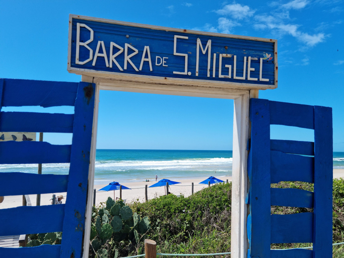 Beach 2, Ap com Wi-Fi, Ar, Máquina de Lavar e Piscina, Barra de São Miguel