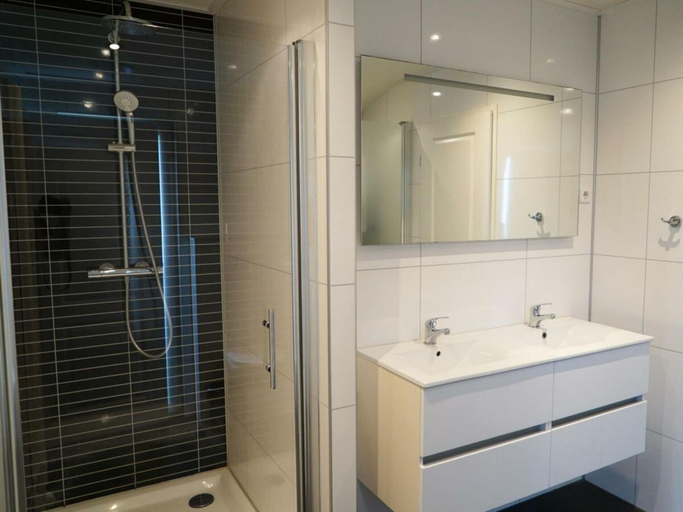 Bathroom 5, Holiday Home in Halfweg With Terrace, Haarlemmerliede c.a.