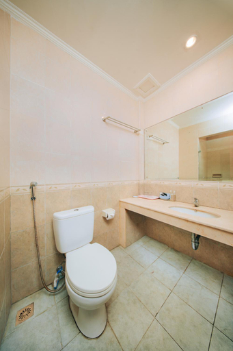 Bathroom 4, New Puri Asih Hotel, Badung