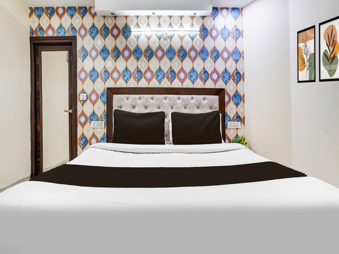 Room 4, Deluxe Collection O by OYO Zirakpur, Sahibzada Ajit Singh Nagar