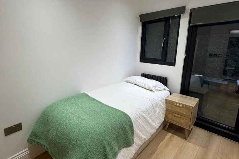Room 5, 2 Bed - Sleeps 4 - Hot Tub & Bbq, London