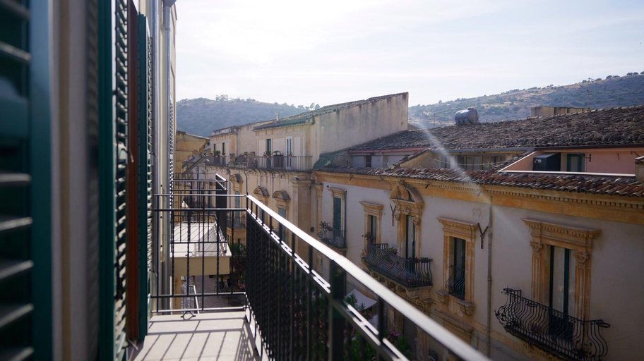 Others 5, La Terrazza di Viola, Ragusa